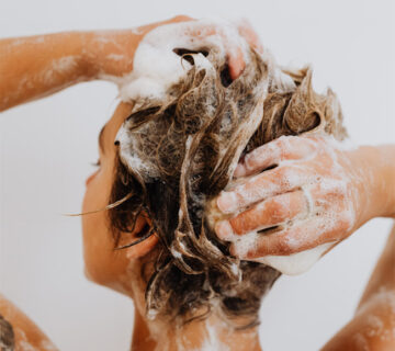 تاثیرات آب سخت بر مو و ارتباط آن با ریزش مو